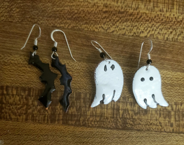 Here are 2 sets of earrings I made so I could attend more classes and try other crafts out in the studio