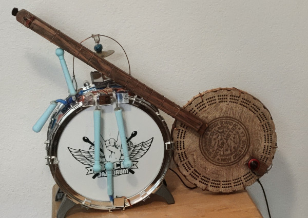 BanjoSynth leaning on Drum